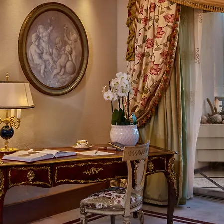 Rome Cavalieri，A Waldorf Astoria Hotel Esterno foto洛杉矶四季酒店套房里的桌子